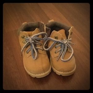 Gymboree boots size 6 toddler